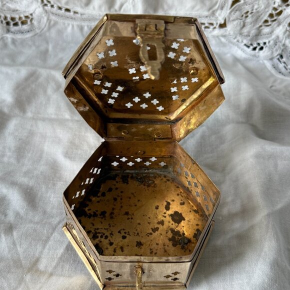Vintage Brass Cricket Box with Cutouts Trinket matchbook case - Picture 4 of 14